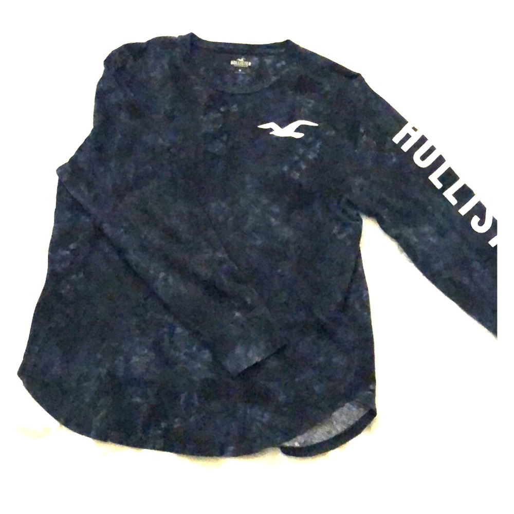 Size M Hollister long sleeve T-shirt.